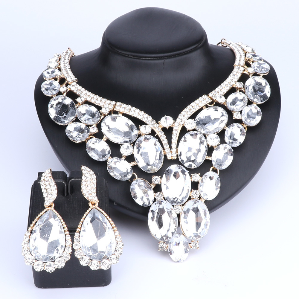 Wedding Jewelry Sets 10 Colors Crystal Earrings Necklaces Gold Color For Women Geometric Design 2PCS 230203
Wedding Jewelry Sets 10 Colors Crystal Earrings Necklaces Gold Color For Women Geometric Design 2PCS 230203