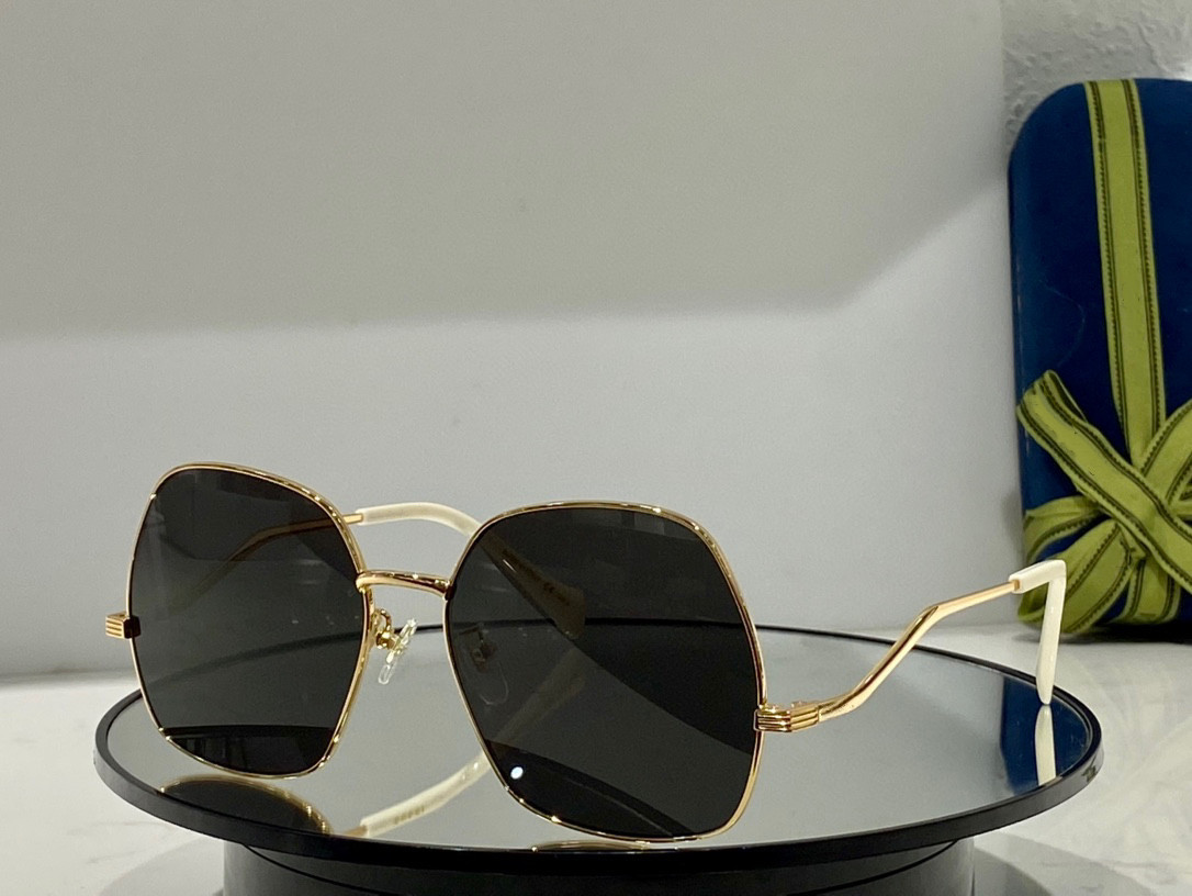 Summer Sunglasses For Men Women 0972 Style Anti-Ultraviolet Retro Plate Square Metal Full Frame Special Fashion Eyeglasses Random Box 0972S
Summer Sunglasses For Men Women 0972 Style Anti-Ultraviolet Retro Plate Square Metal Full Frame Special Fashion Eyeglasses Random Box 0972S