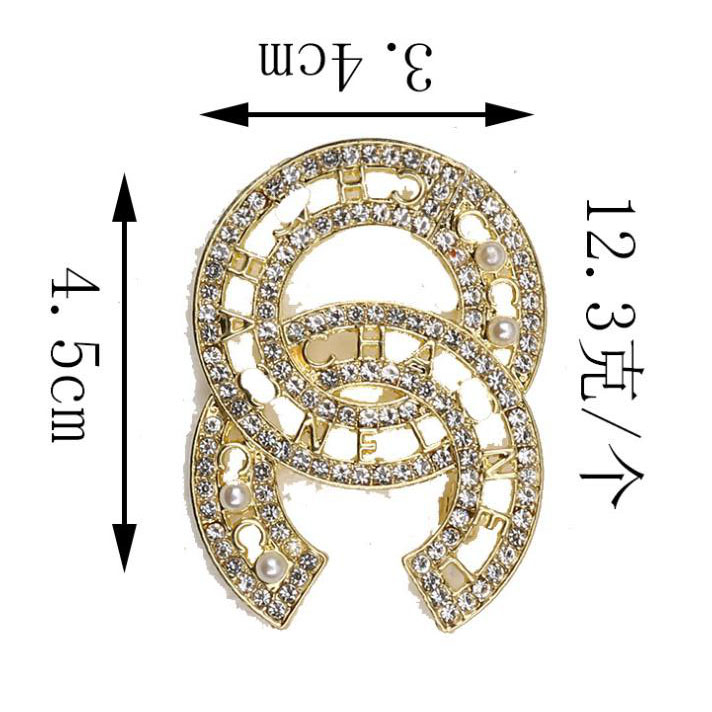 20style Women Brand Designer Letter Brooches Luxury Pearl Rhinestone Crystal Hollow Metal Laple Pins Fashion Jewelry Accessories
20style Women Brand Designer Letter Brooches Luxury Pearl Rhinestone Crystal Hollow Metal Laple Pins Fashion Jewelry Accessories