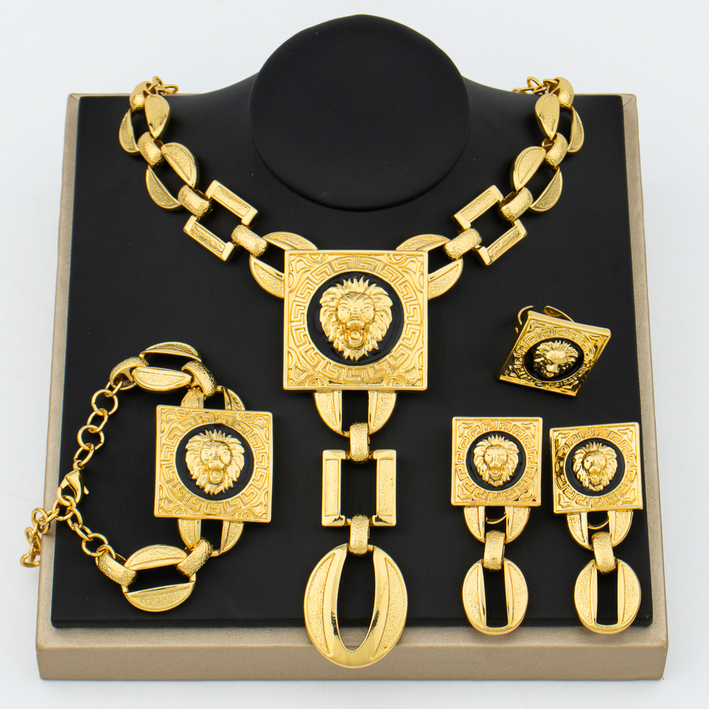Wedding Jewelry Sets YM Set Fashion Woman 18k Gold Plated Necklace Bangle Face Shape Chain Pendant Copper Earring Square Ring Gift 230203
Wedding Jewelry Sets YM Set Fashion Woman 18k Gold Plated Necklace Bangle Face Shape Chain Pendant Copper Earring Square Ring Gift 230203