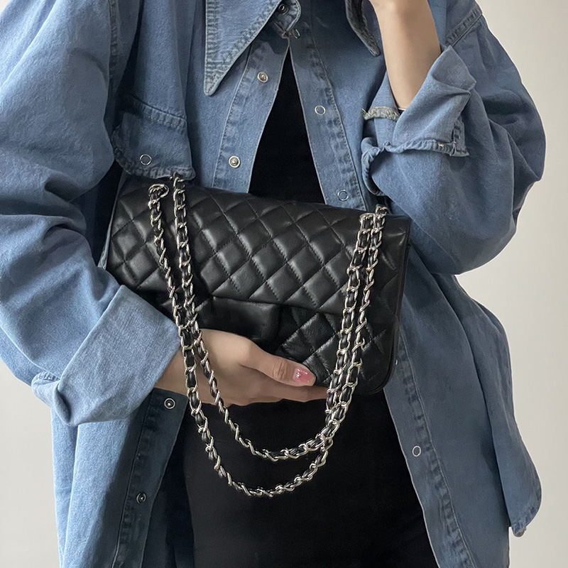 Womens Designer Classic Diamond Lattice Quilted Bags With Silver metal Hardware Matelasse Chain Purse Wallet Multi Pochette Outdoor Sac Designer Handbags 25CM, Box
Womens Designer Classic Diamond Lattice Quilted Bags With Silver metal Hardware Matelasse Chain Purse Wallet Multi Pochette Outdoor Sac Designer Handbags 25CM, Box