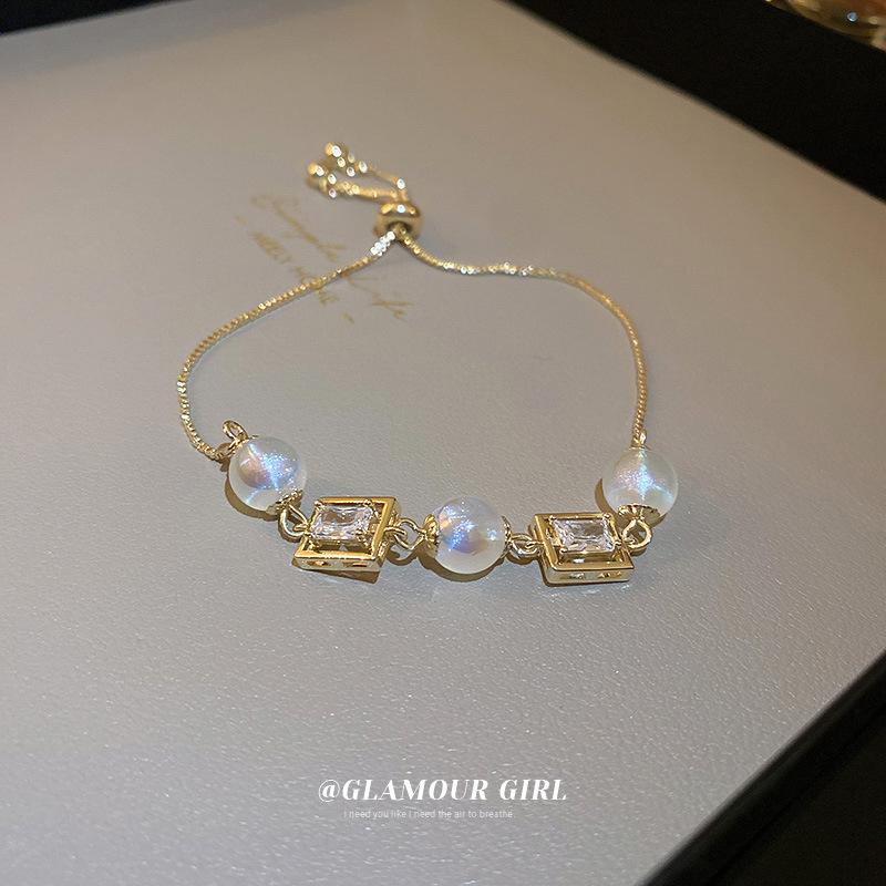 Link Bracelets Chain Pearl Zircon Square Pull Bracelet Simple Adjustable Fashion OL Versatile Temperament Jewelry Ladies Wholesale BulkLink
Link Bracelets Chain Pearl Zircon Square Pull Bracelet Simple Adjustable Fashion OL Versatile Temperament Jewelry Ladies Wholesale BulkLink