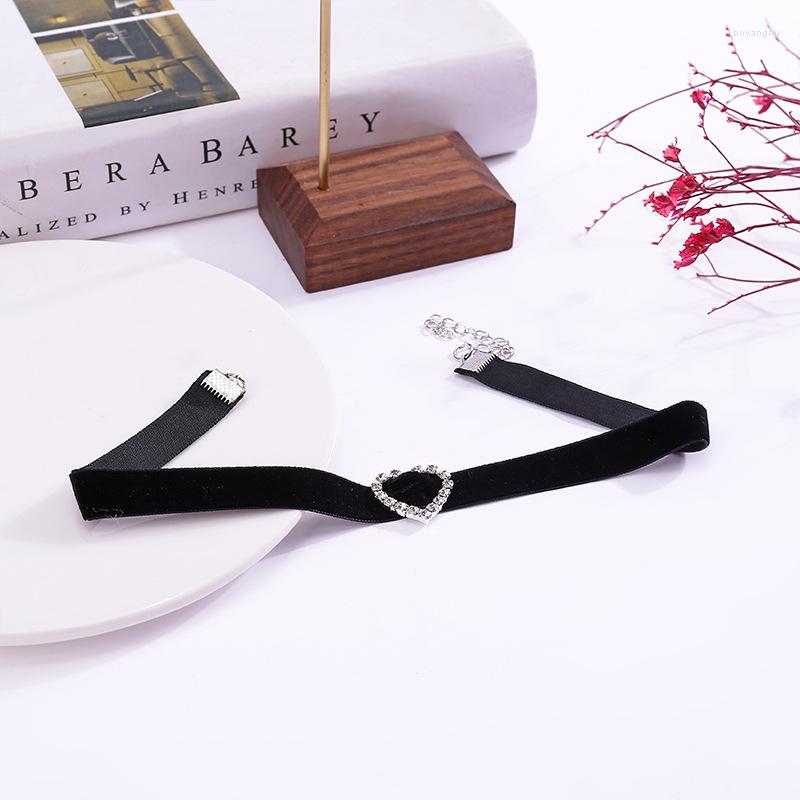 Choker Black Velvet Sweet Crystal Love Heart Necklace For Women Party Wedding Jewelry Friends Gift Wholesale
Choker Black Velvet Sweet Crystal Love Heart Necklace For Women Party Wedding Jewelry Friends Gift Wholesale