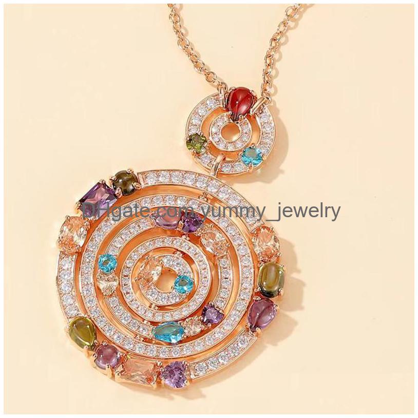 Pendant Necklaces Luxury Fashion Fortune Round Necklace Womens Inlaid Colored Stone Noble Party Brand Jewelry Selling Exquisite Fair Dh8Sg
Pendant Necklaces Luxury Fashion Fortune Round Necklace Womens Inlaid Colored Stone Noble Party Brand Jewelry Selling Exquisite Fair Dh8Sg