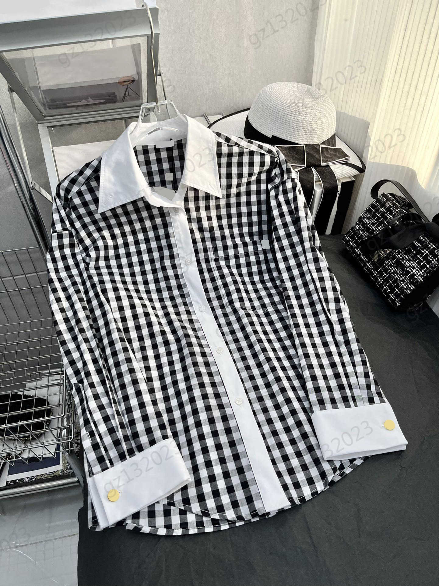 Checked Blouse Shirts Front Logo Embroidered Pocket Button Open Shirt Color Contrast Bag Edge Curved Hem Design Fashion Tops Brand Designer Woman Blouse, 1 white
Checked Blouse Shirts Front Logo Embroidered Pocket Button Open Shirt Color Contrast Bag Edge Curved Hem Design Fashion Tops Brand Designer Woman Blouse, 1 white