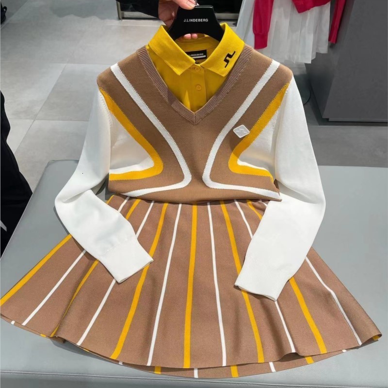 Outdoor TShirts Autumn and winter golf womens suits Vneck longsleeved pullover sweater loose knitted top with skirt 230203, Yellow skirt
Outdoor TShirts Autumn and winter golf womens suits Vneck longsleeved pullover sweater loose knitted top with skirt 230203, Yellow skirt