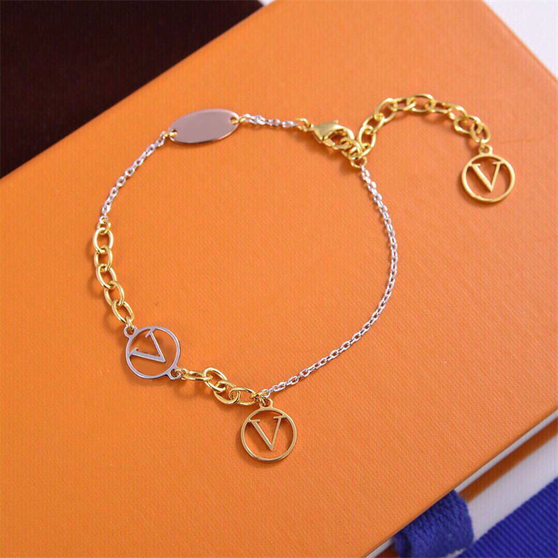 Women Charm Bracelets Designer Golden Silver Letters Bracelet For Womens Ladies Luxury Fashion Wedding Charm Jewelry
Women Charm Bracelets Designer Golden Silver Letters Bracelet For Womens Ladies Luxury Fashion Wedding Charm Jewelry