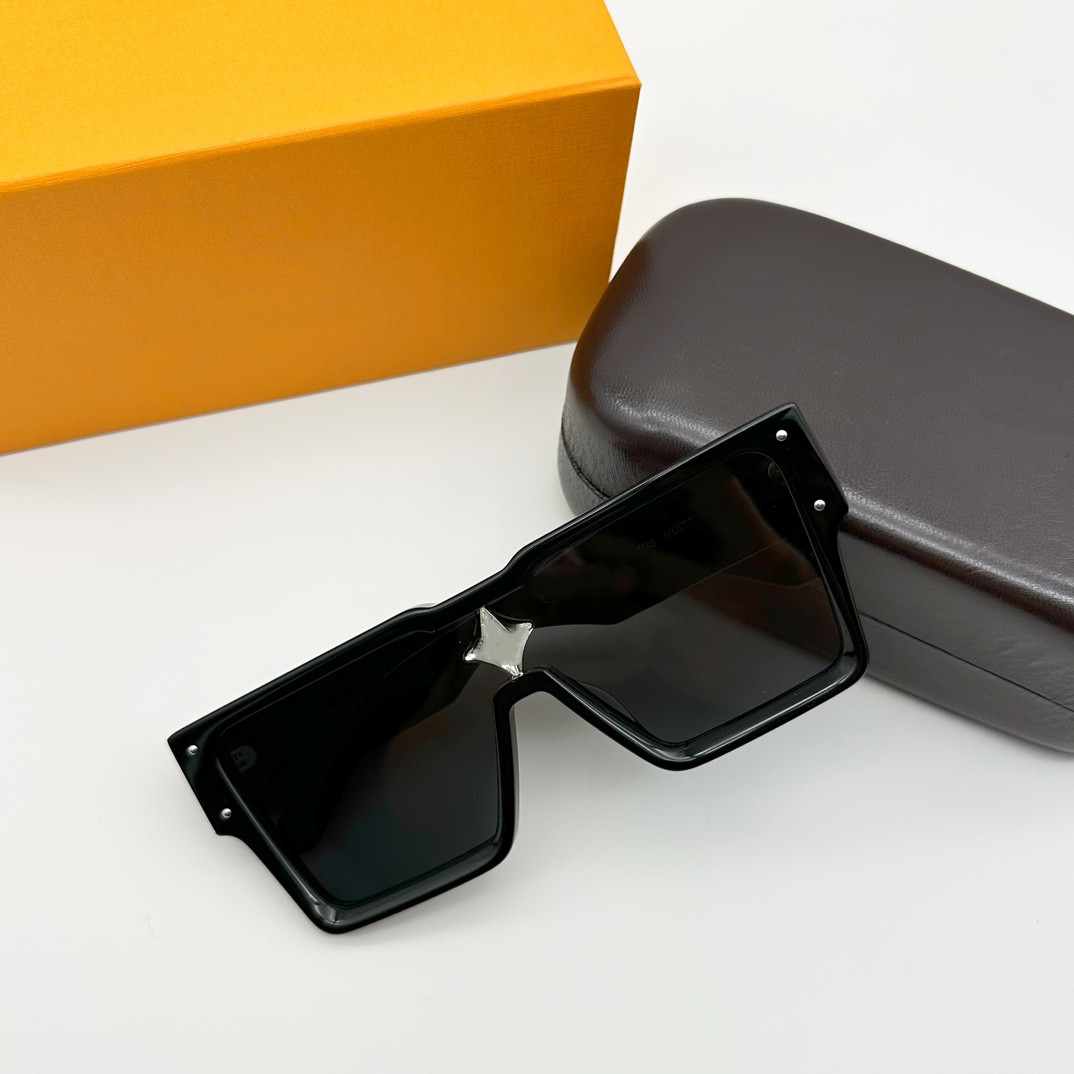 2023 Luxury Designer Sunglasses For Women and Men Fashion 1547E Cyclone Transparent Crystal Sunglasses Clear Frame UV Protection Come With Package box
2023 Luxury Designer Sunglasses For Women and Men Fashion 1547E Cyclone Transparent Crystal Sunglasses Clear Frame UV Protection Come With Package box
