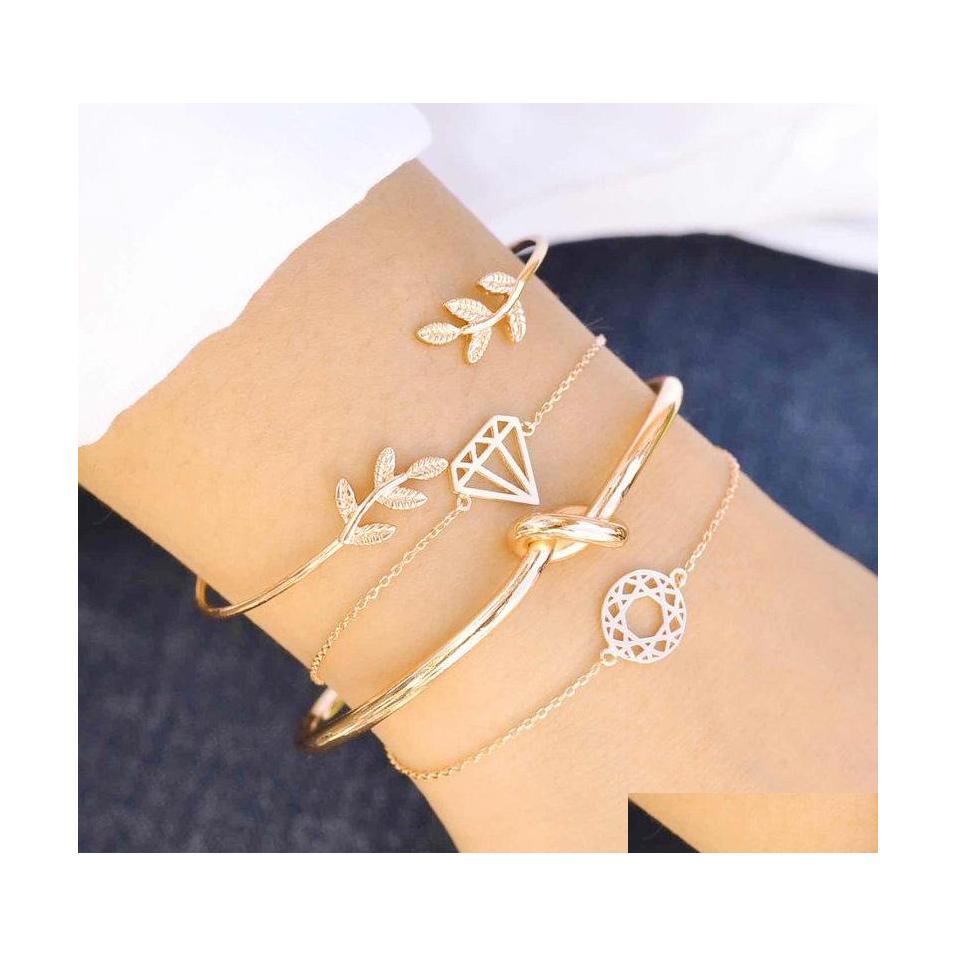 Charm Bracelets Fashion Jewelry Bracelet Set Diamond Circle Chaim Knot Leave Bangle 4Pcs/Set Drop Delivery Dhxmh
Charm Bracelets Fashion Jewelry Bracelet Set Diamond Circle Chaim Knot Leave Bangle 4Pcs/Set Drop Delivery Dhxmh
