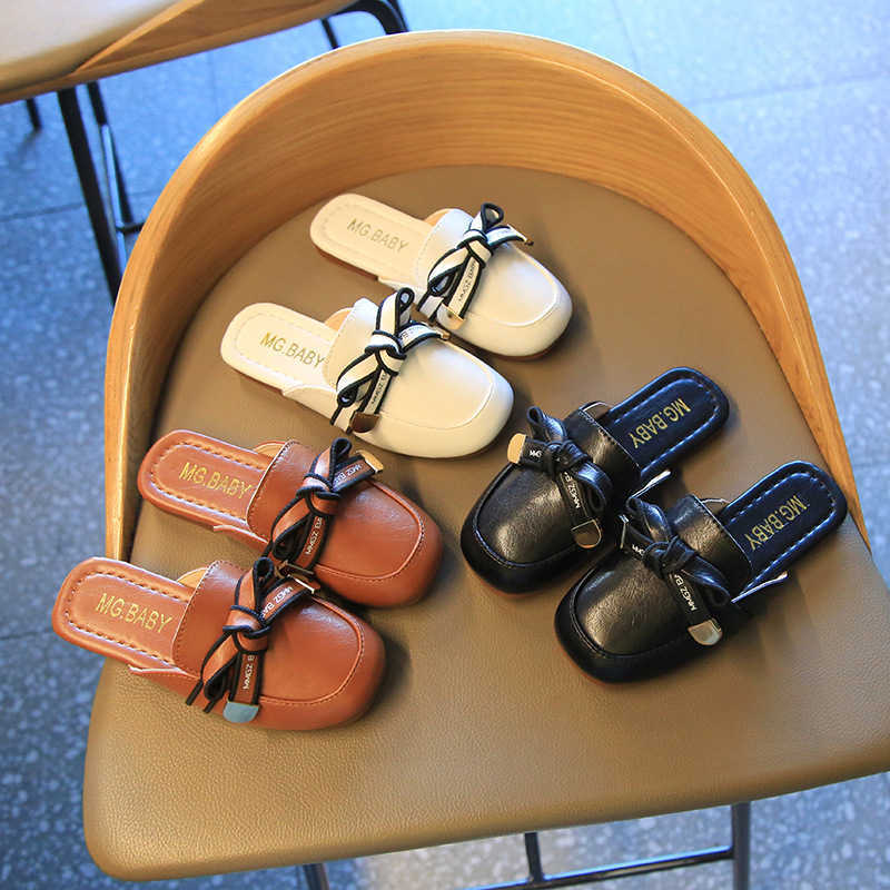 Slipper Children Versatile Slippers 2022 Spring Summer Flat Cute Bow Covered Toes Simple Girls Korean Wind Solid Brown Outdoor Sandals 0203, White
Slipper Children Versatile Slippers 2022 Spring Summer Flat Cute Bow Covered Toes Simple Girls Korean Wind Solid Brown Outdoor Sandals 0203, White