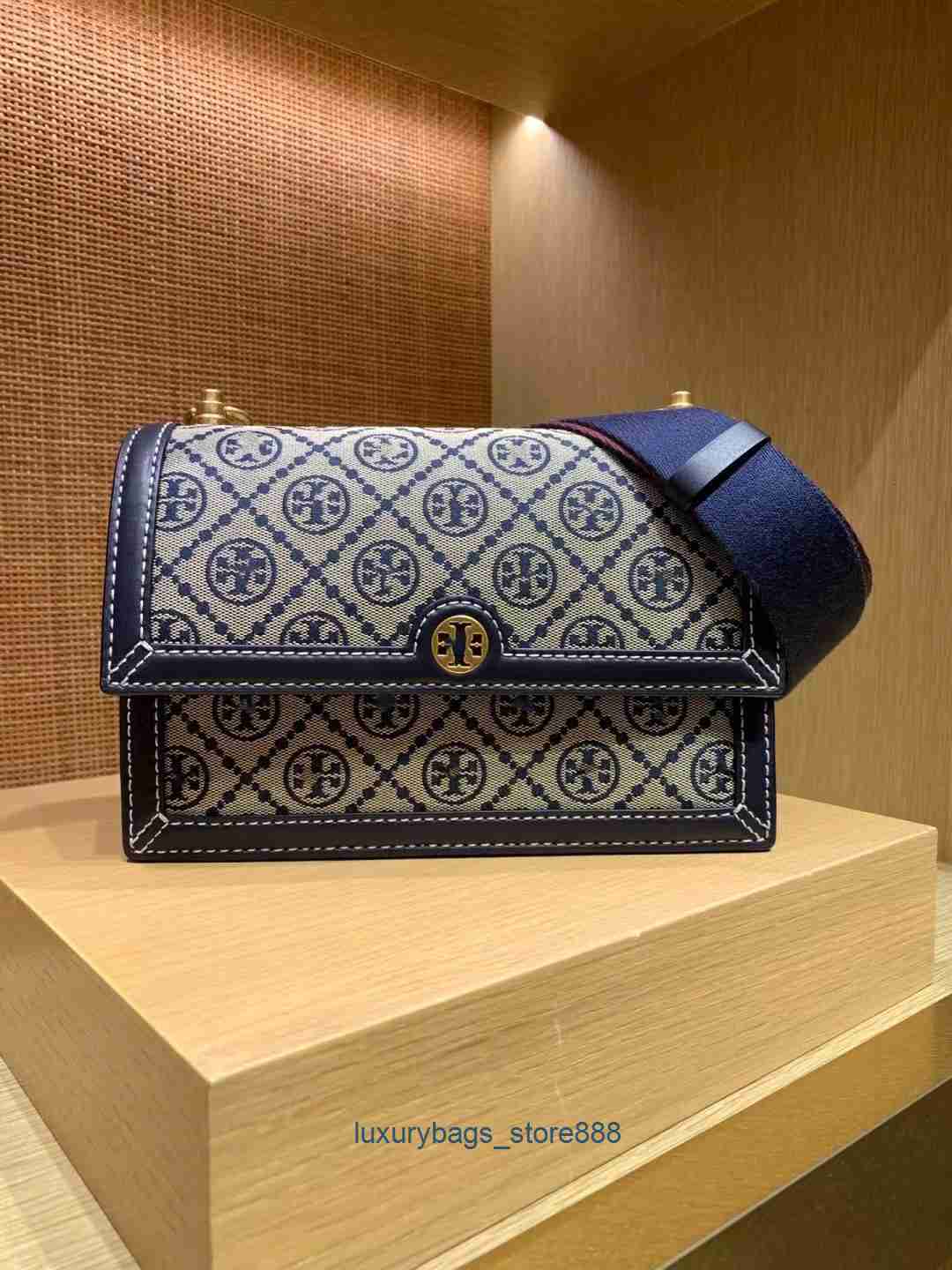 Factory 90% Off Female Bag Big Clearance Sale Cheap 2023 Autumn and Winter New Tbt Family Jacquard Fashion Chain Casual Msenger Single Shoulder Underarm Organ, Navy blue
Factory 90% Off Female Bag Big Clearance Sale Cheap 2023 Autumn and Winter New Tbt Family Jacquard Fashion Chain Casual Msenger Single Shoulder Underarm Organ, Navy blue