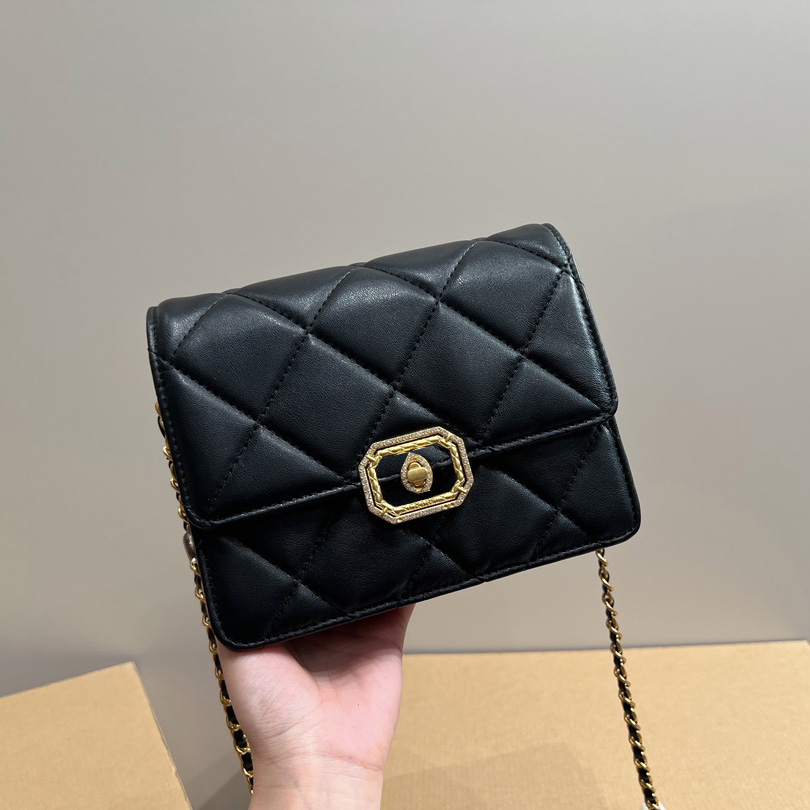 Womens Designer Strass Rhinestone Vanity Bags Accordion Flap Black Purse Outdoor Sacoche Cosmetic Case Gold Metal Hardware Matelasse Shoulder Handbags 19X15CM, Box
Womens Designer Strass Rhinestone Vanity Bags Accordion Flap Black Purse Outdoor Sacoche Cosmetic Case Gold Metal Hardware Matelasse Shoulder Handbags 19X15CM, Box
