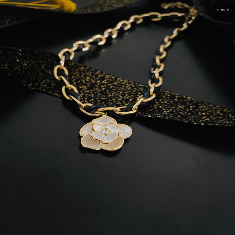 Choker Pandoo Flower Necklace Collier Femme Camellia Pendant Collar Vintage Chain Stainless Steel Jewelry Women Gift
Choker Pandoo Flower Necklace Collier Femme Camellia Pendant Collar Vintage Chain Stainless Steel Jewelry Women Gift