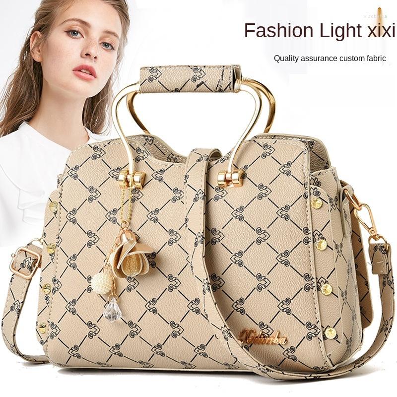 Evening Bags Handbag Female 2023 Fashion Rivet Shoulder Bag Simple Wild Messenger Big Personality, 04
Evening Bags Handbag Female 2023 Fashion Rivet Shoulder Bag Simple Wild Messenger Big Personality, 04