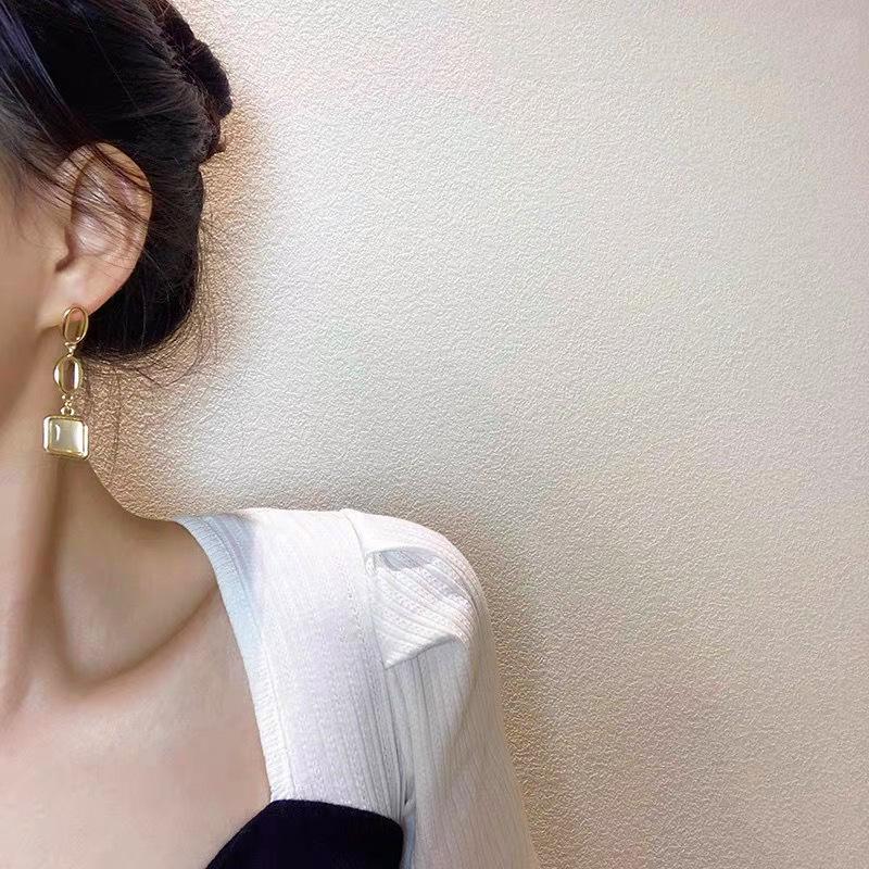 Dangle Earrings & Chandelier Modern Women's 2023 Trend Geometric Square Pendant Earings Korea Fashion Jewelry For Girls Party Accessorie
Dangle Earrings & Chandelier Modern Women's 2023 Trend Geometric Square Pendant Earings Korea Fashion Jewelry For Girls Party Accessorie