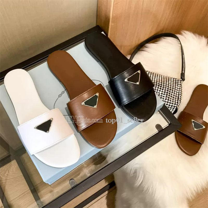 New Designer pradas women slipper Beach Scuffs Classic Flat Summer lady Triangle Mark Slippers Hotel Traveling Dating fashion Brushed leather women shoes Size 35-42
New Designer pradas women slipper Beach Scuffs Classic Flat Summer lady Triangle Mark Slippers Hotel Traveling Dating fashion Brushed leather women shoes Size 35-42