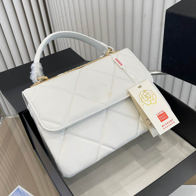 Metal Letters Women Trend Classic Flap Shoulder Bag Portable Large Diamond Lattice Versatile Designer Bags Luxurys Handbags Multi Pochettes Pochette Suitcases, Box
Metal Letters Women Trend Classic Flap Shoulder Bag Portable Large Diamond Lattice Versatile Designer Bags Luxurys Handbags Multi Pochettes Pochette Suitcases, Box