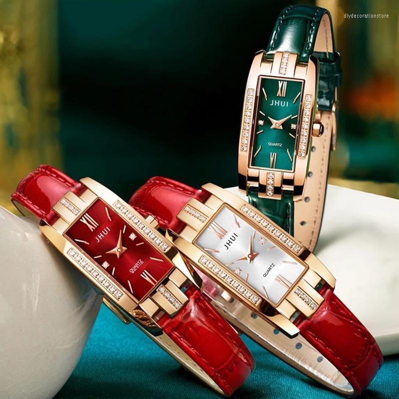 Wristwatches Luxury Square Woman Watch Creative Red Green Small Dial Diamond Watches For Women Stylish Ladies Leather Quartz Clock
Wristwatches Luxury Square Woman Watch Creative Red Green Small Dial Diamond Watches For Women Stylish Ladies Leather Quartz Clock