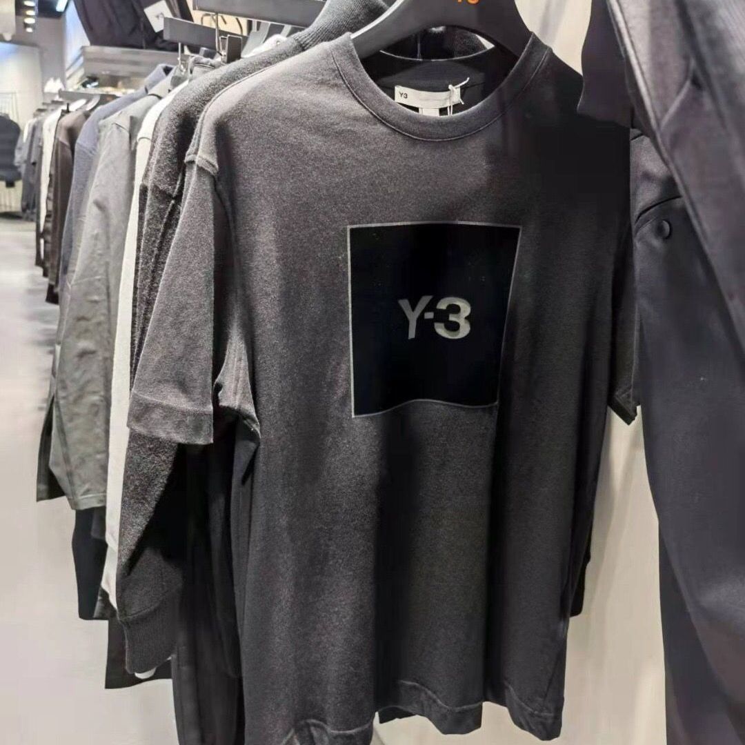 Casual Loose Round Neck Cotton y3 Spring and Summer Flocking Printed Letter Short-sleeved T-shirt for Men and Women, Gray
Casual Loose Round Neck Cotton y3 Spring and Summer Flocking Printed Letter Short-sleeved T-shirt for Men and Women, Gray