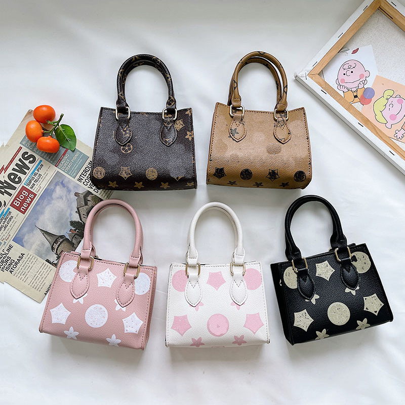 Kids Girls coin wallet Handbag Purses Designers PU Leather Chain Bags Cute Party Dinner Hand Bag Small Mini Size Princess Crossbody Pack Messenger 01
Kids Girls coin wallet Handbag Purses Designers PU Leather Chain Bags Cute Party Dinner Hand Bag Small Mini Size Princess Crossbody Pack Messenger 01
