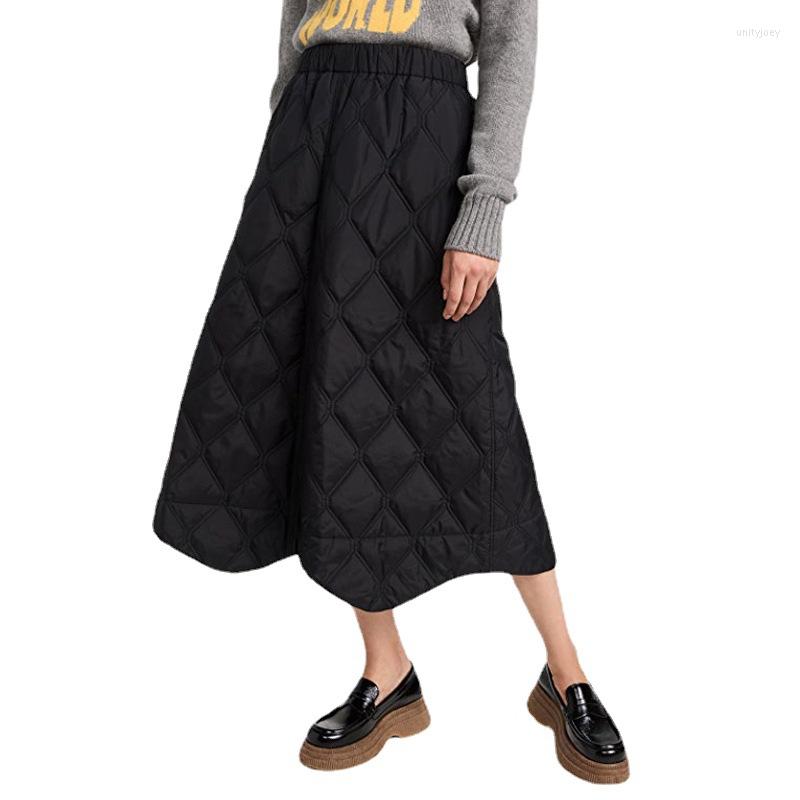 Skirts Classical French Skirt For Women Winter 2023 Fashion Lattice Rhomboid Pattern High Waist Cotton-padded A-Line, Black
Skirts Classical French Skirt For Women Winter 2023 Fashion Lattice Rhomboid Pattern High Waist Cotton-padded A-Line, Black