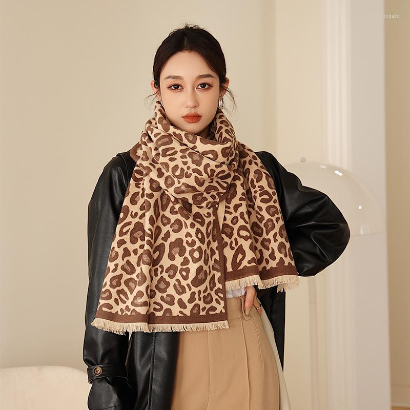 Scarves Woman Fashion European And American Style Retro Leopard Printing Imitation Cashmere Shawl Multifunction Decorate Warm Scarf
Scarves Woman Fashion European And American Style Retro Leopard Printing Imitation Cashmere Shawl Multifunction Decorate Warm Scarf