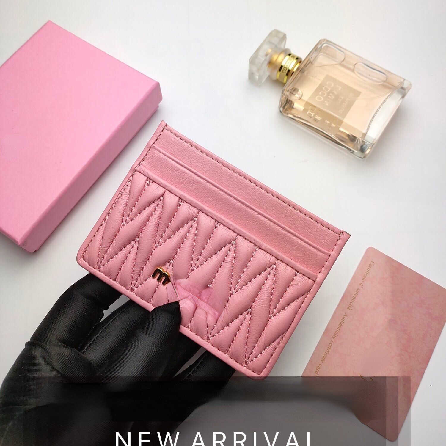 Luxury Designer Card pack Full Sheepskin Women's Card Bag Pleated Leather Exquisite and Small Girl Heart Zero Purse First Choice for Foreign Trade Factory Direct Sale, Gift box packing
Luxury Designer Card pack Full Sheepskin Women's Card Bag Pleated Leather Exquisite and Small Girl Heart Zero Purse First Choice for Foreign Trade Factory Direct Sale, Gift box packing