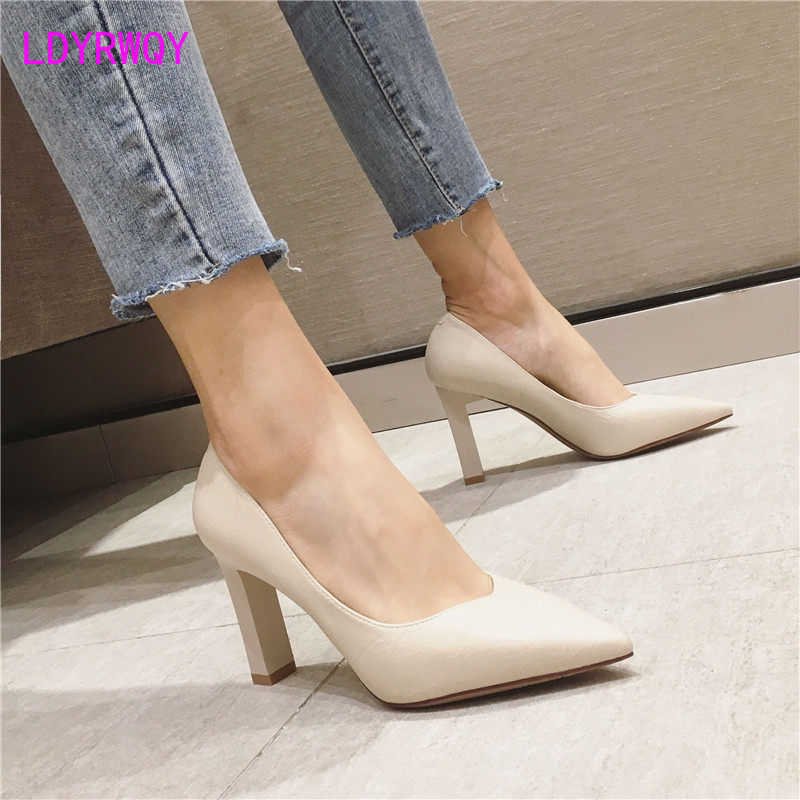 Dress Shoes 2021 spring new Korean version of the net red French high heels thick heel black professional pointed toe shoes G230203
Dress Shoes 2021 spring new Korean version of the net red French high heels thick heel black professional pointed toe shoes G230203