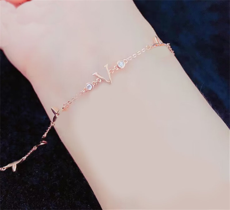 Diamond bracelets women designer bracelet luxury Jewelry mens letters flower heart charms trendy female leather bangle metal chain mens luxury bracelet
Diamond bracelets women designer bracelet luxury Jewelry mens letters flower heart charms trendy female leather bangle metal chain mens luxury bracelet