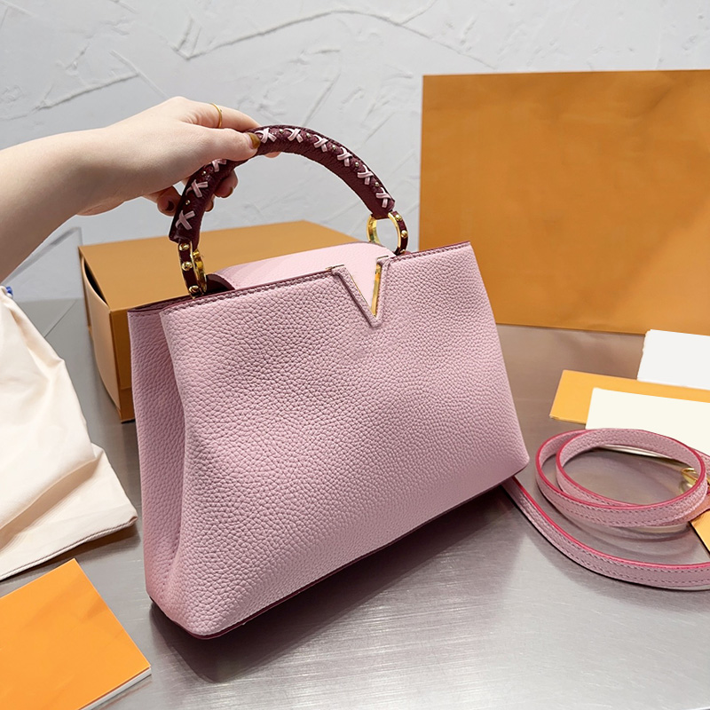 27CM Pink Capuines Shoulder Bags With Top Handle Totes Multi Pochette Removeable Strap Can Crossbody Purse Multi Pochette Outdoor Fashion Designer Handbags, Box
27CM Pink Capuines Shoulder Bags With Top Handle Totes Multi Pochette Removeable Strap Can Crossbody Purse Multi Pochette Outdoor Fashion Designer Handbags, Box