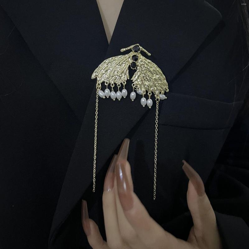 Brooches Freetry Fashion Moth Shape Brooch Pin For Women Elegant Pearl Long Tassel Suit Scarf Clothes Pins Party Gifts
Brooches Freetry Fashion Moth Shape Brooch Pin For Women Elegant Pearl Long Tassel Suit Scarf Clothes Pins Party Gifts