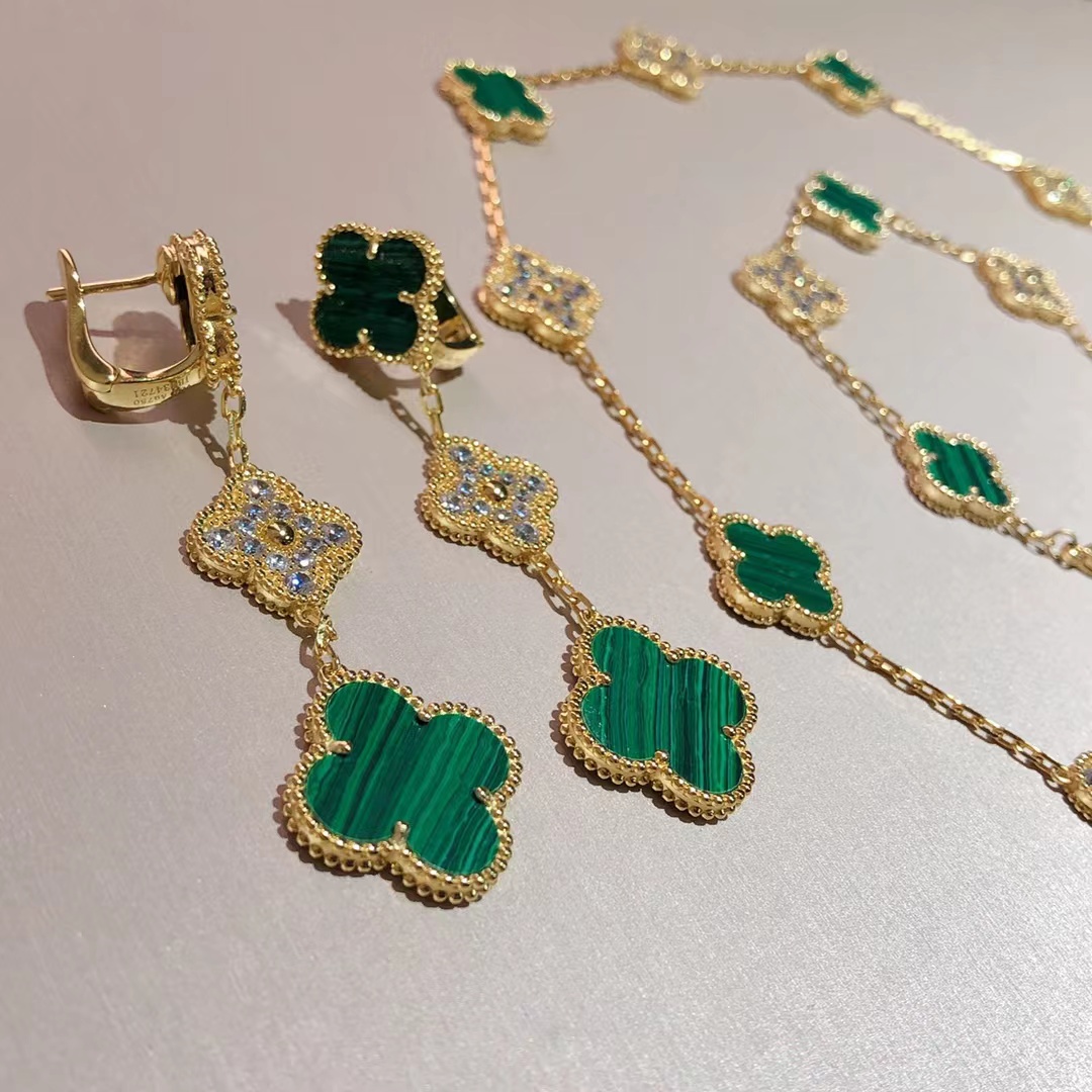 Luxury Brand Clover Designer Stud Earrings for Women OL Fashion 4 Leaf Earrings Earring Ear Rings Necklace Bracelet Bracelets Party Jewelry
Luxury Brand Clover Designer Stud Earrings for Women OL Fashion 4 Leaf Earrings Earring Ear Rings Necklace Bracelet Bracelets Party Jewelry