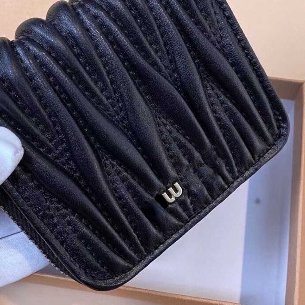 Brand Designer change purse metal money clip Handbag Sheepskin Pleated Women's Card Short High-beauty Wallet Versatile Fashion Leather Simple Factory Direct Sale, Black
Brand Designer change purse metal money clip Handbag Sheepskin Pleated Women's Card Short High-beauty Wallet Versatile Fashion Leather Simple Factory Direct Sale, Black