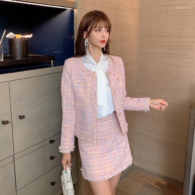 Work Dresses Women Pink Plaid Tweed Jacket Skirt Suit Fashion Fall Winter Tassel Pocket Coat Sets Woolen Fringed Skirts Mini 2 Piece Set
Work Dresses Women Pink Plaid Tweed Jacket Skirt Suit Fashion Fall Winter Tassel Pocket Coat Sets Woolen Fringed Skirts Mini 2 Piece Set