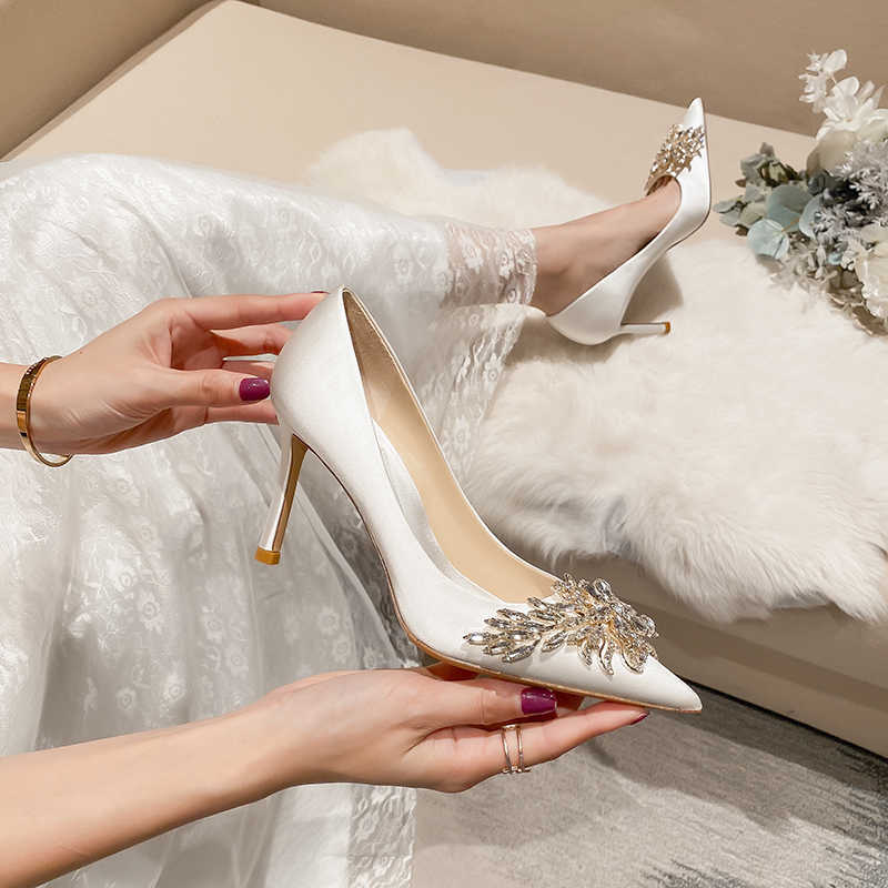2021 New Crystal Women Pumps Pointed Toe Thin White Stain Shallow Anti-skid Dress Wedding Bride High Heels Shoes Size 34 G230130