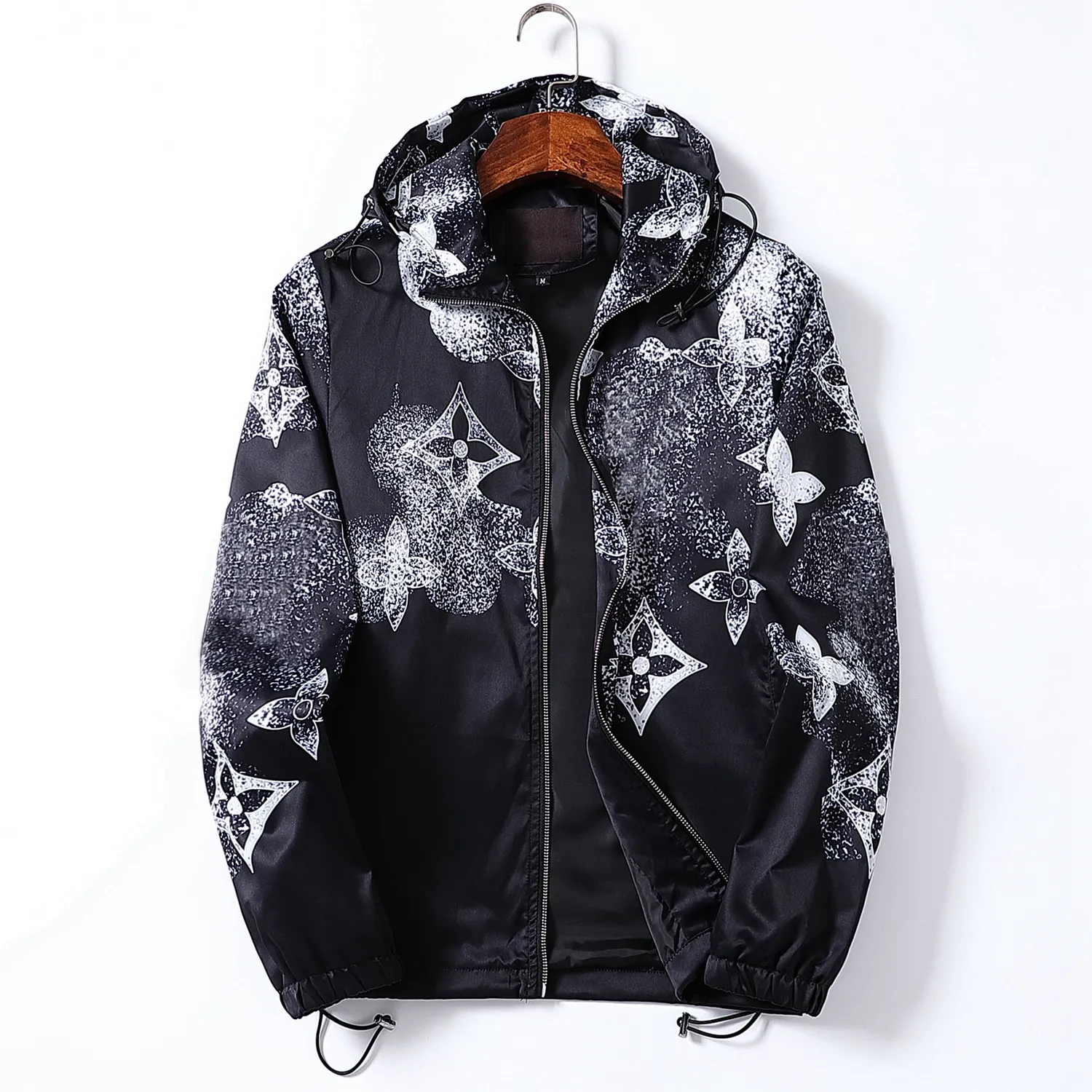 Designer mens jacket spring and autumn windrunner tee fashion hooded sports windbreaker casual zipper jackets clothing
Designer mens jacket spring and autumn windrunner tee fashion hooded sports windbreaker casual zipper jackets clothing