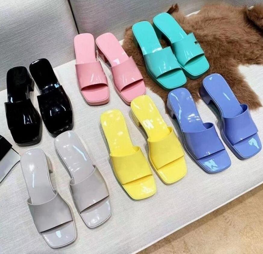 Top brand female slipper designer sandals summer Jelly slipper with high heels luxury casual shoes Alphabet beach shoes
Top brand female slipper designer sandals summer Jelly slipper with high heels luxury casual shoes Alphabet beach shoes