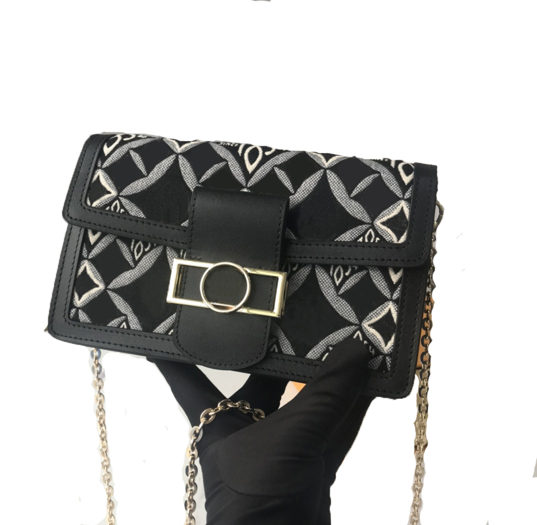 2023 Fashion Designers Women shoulder bags luxury lady handbags tops quality classic flower letter leather Totes Original Chain crossbody Bag Plaid purse 699V92, Monogrames
2023 Fashion Designers Women shoulder bags luxury lady handbags tops quality classic flower letter leather Totes Original Chain crossbody Bag Plaid purse 699V92, Monogrames