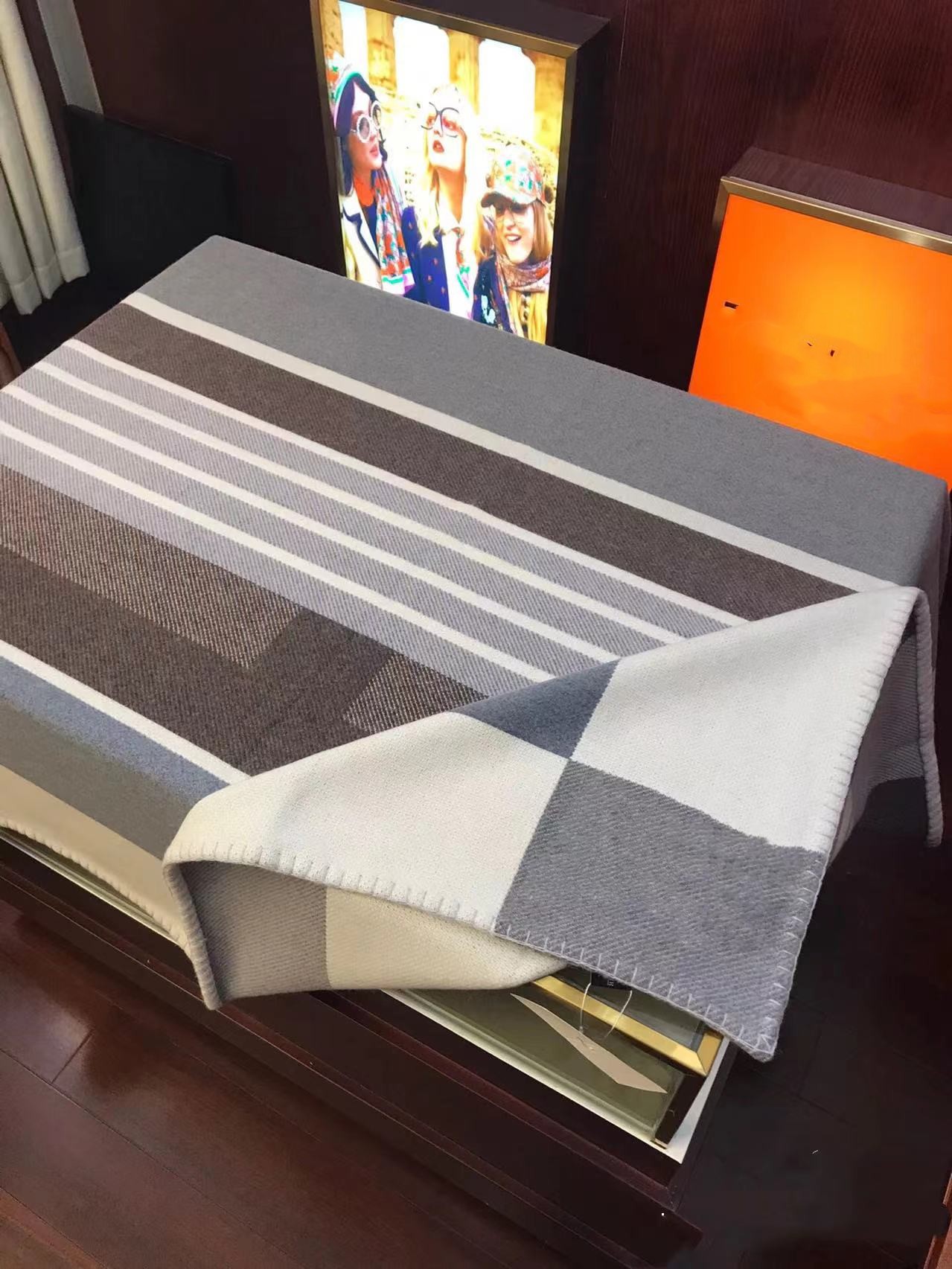 4 colors 90% WOOL H Blankets 135&170cm 1500g TOP QUAILTY Thick Home Sofa Blanket Big Size SHIP FAST
4 colors 90% WOOL H Blankets 135&170cm 1500g TOP QUAILTY Thick Home Sofa Blanket Big Size SHIP FAST