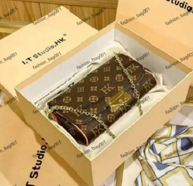 2022 New Shoulder bag luxury brand fashion simple square tassel bag women's designer high quality genuine leather chain mobile phone handbag 6234, This is not for sale.
2022 New Shoulder bag luxury brand fashion simple square tassel bag women's designer high quality genuine leather chain mobile phone handbag 6234, This is not for sale.