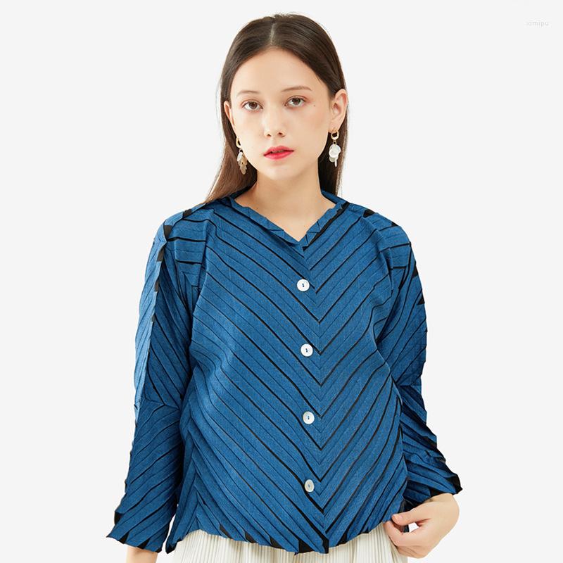 Women's Blouses Miyake Hand Pleated Solid Stripe Fall 2023 Winter Korean Fashion Flare Sleeve Unique Tops Drop Center, Army green
Women's Blouses Miyake Hand Pleated Solid Stripe Fall 2023 Winter Korean Fashion Flare Sleeve Unique Tops Drop Center, Army green