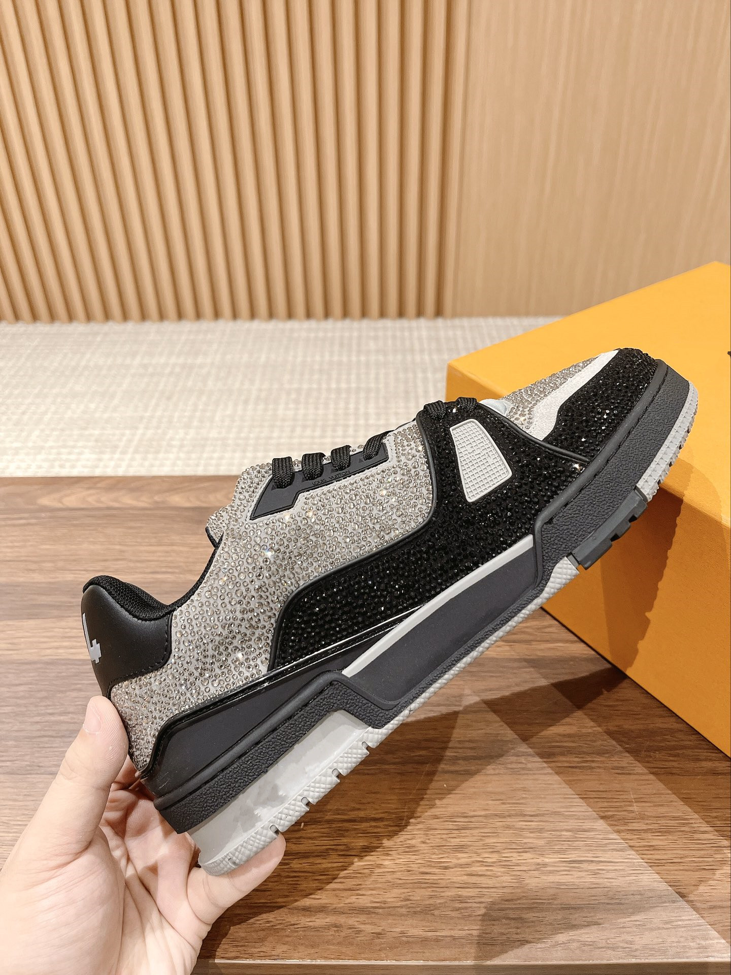 2023 Designer Sneaker Virgil Trainer Casual Shoes Calfskin Leather Abloh White Green Red Blue Letter Overlays Platform Low Sneakers Size 38-45, V6
2023 Designer Sneaker Virgil Trainer Casual Shoes Calfskin Leather Abloh White Green Red Blue Letter Overlays Platform Low Sneakers Size 38-45, V6