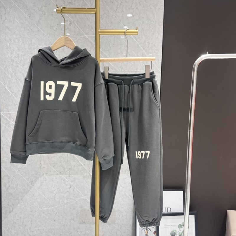 Esshoodies Sweatshirts Kids Clothes Sets 1977 Ess Baby Sweatshirt Coats Hooded Clothing Infants Girls Boys Youth Designer Fashion Streetshirts Pullover Loess
Esshoodies Sweatshirts Kids Clothes Sets 1977 Ess Baby Sweatshirt Coats Hooded Clothing Infants Girls Boys Youth Designer Fashion Streetshirts Pullover Loess