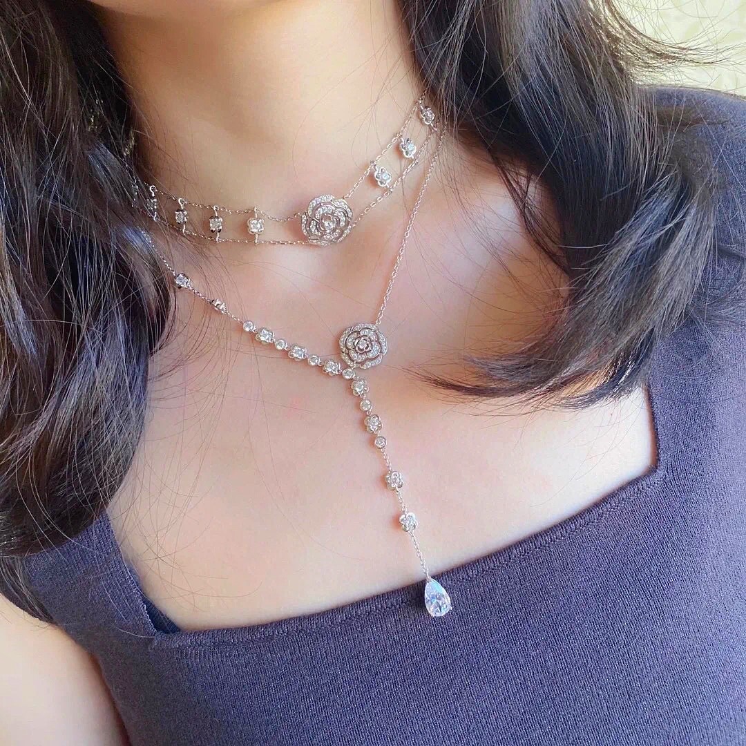 CHAN 5 necklace New in Luxury fine jewelry chain necklace for womens pendant k Gold Heart Designer LES INFINIS DE CAMELIAa
CHAN 5 necklace New in Luxury fine jewelry chain necklace for womens pendant k Gold Heart Designer LES INFINIS DE CAMELIAa