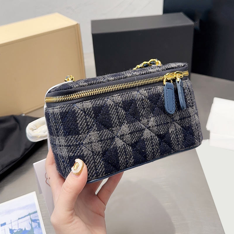 CC Bags Luxury Brand Cosmetic Bags & Cases 22K Womens Tweed Plaid Check Vanity Box Bags With Mirror Gold metal Matelasse Chain Crossbody Sho, Black
CC Bags Luxury Brand Cosmetic Bags & Cases 22K Womens Tweed Plaid Check Vanity Box Bags With Mirror Gold metal Matelasse Chain Crossbody Sho, Black