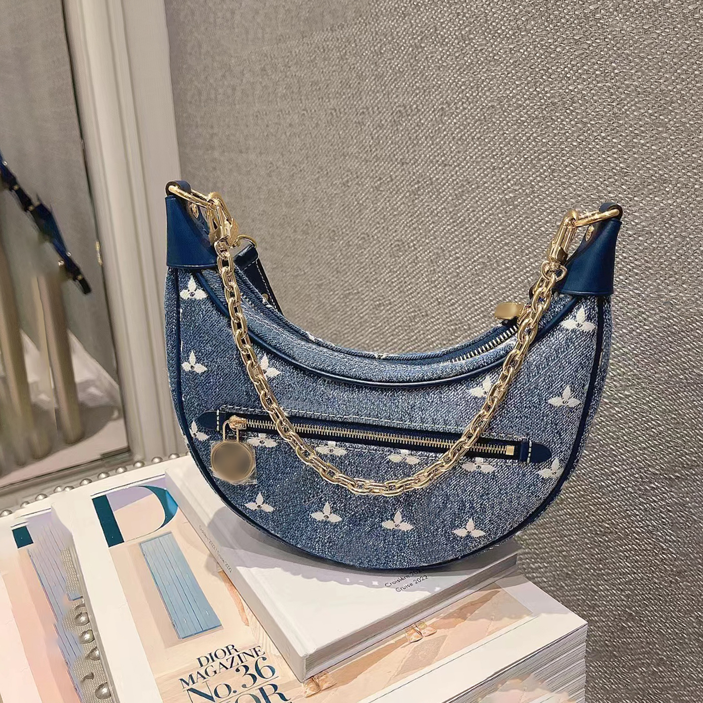 Luxury Designer Genuine Leather crossbody clutch handbag Shoulder Bag half moon peas LOOP M81098 Women's men fashion luxury totes duffle travel wallet chain straps, Mon0gram
Luxury Designer Genuine Leather crossbody clutch handbag Shoulder Bag half moon peas LOOP M81098 Women's men fashion luxury totes duffle travel wallet chain straps, Mon0gram