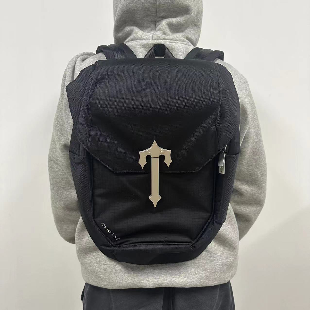 Designer Nylon Trapstar Backpack Shoulder Bags Classic Unisex Handbags Black Sliver HighQuality Cobra T london Schoolbag1955254
Designer Nylon Trapstar Backpack Shoulder Bags Classic Unisex Handbags Black Sliver HighQuality Cobra T london Schoolbag1955254