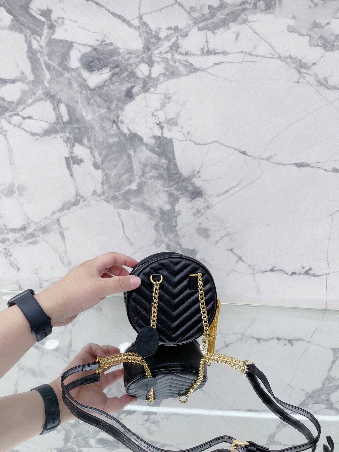 Fashion round bag designer bag women luxury shoulder hold cross-body small and easy to carry comfortable feeling cowhide 5A quality, Black
Fashion round bag designer bag women luxury shoulder hold cross-body small and easy to carry comfortable feeling cowhide 5A quality, Black