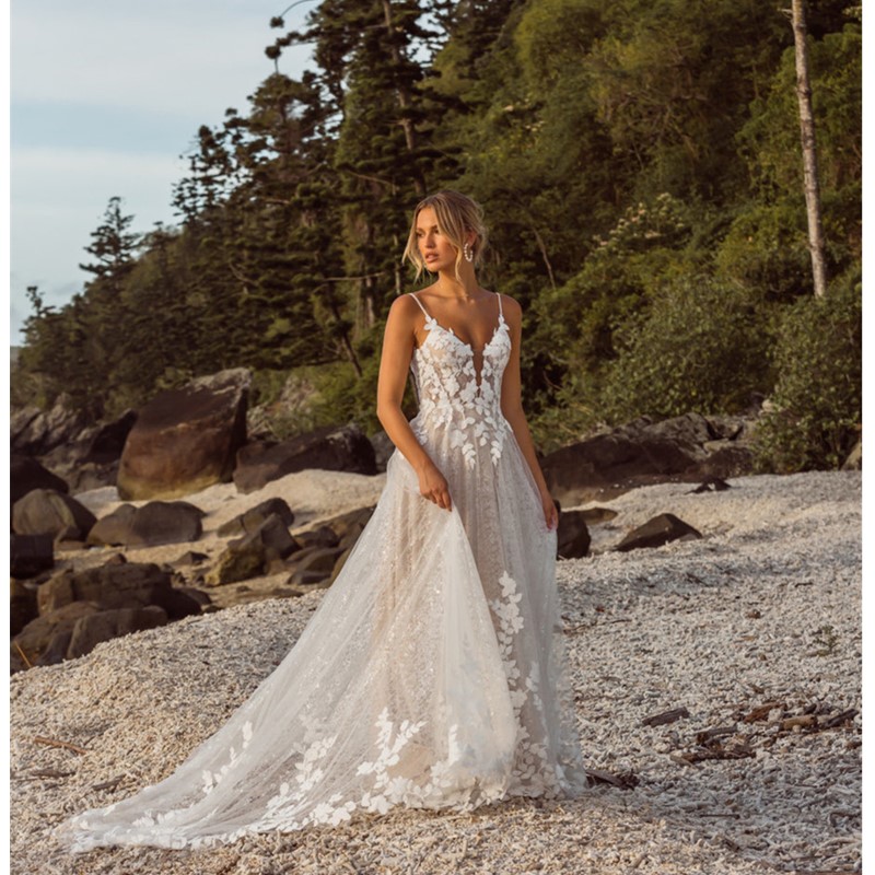 New Boho Weeding Dresses V Neck Appliques Bridal Gowns Puffy Ball Gowns Sweep Train Wedding Gowns