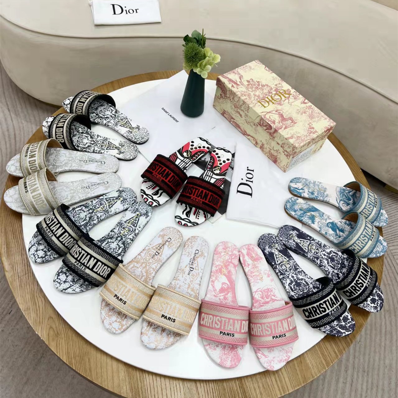 2023 Designer Slide Slippers 1/1 Quality Italy Luxury Brand CD Embroidery Sandals For Women Size 35-43 Summer Luxury Outdoor Shoes, A-8
2023 Designer Slide Slippers 1/1 Quality Italy Luxury Brand CD Embroidery Sandals For Women Size 35-43 Summer Luxury Outdoor Shoes, A-8